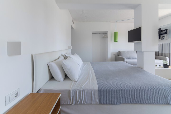 Room 51 of 159