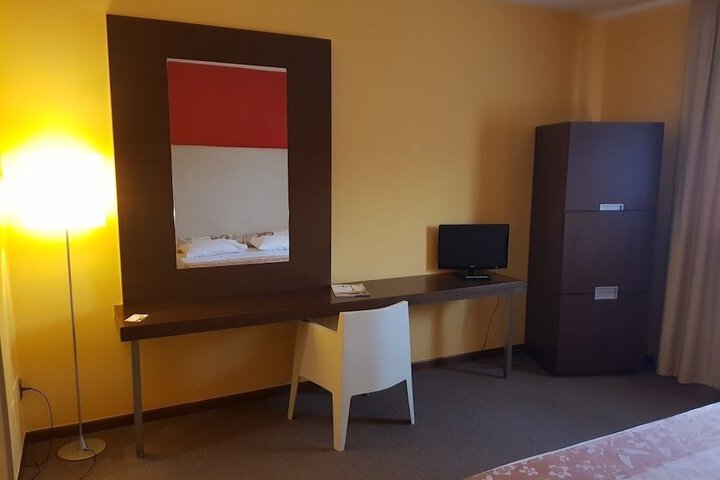 Room 12 of 35