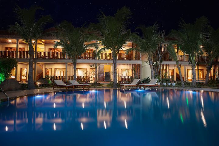 Exterior of Golden Topaz Resort