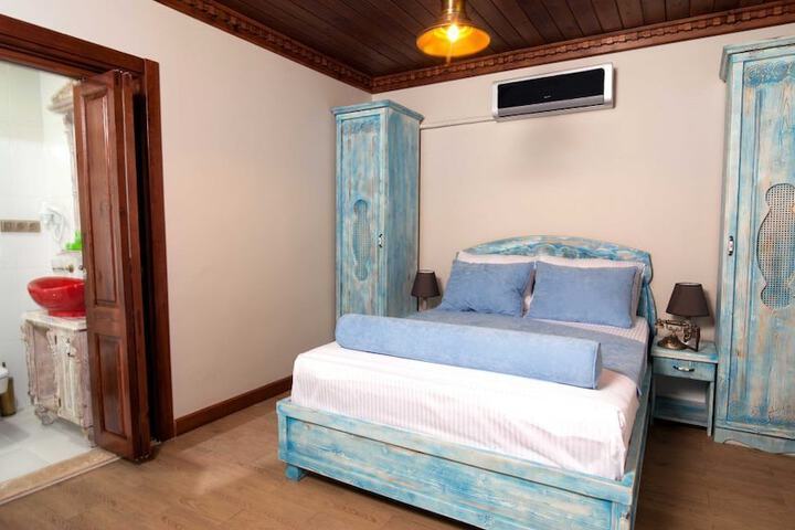 Room 6 of 26