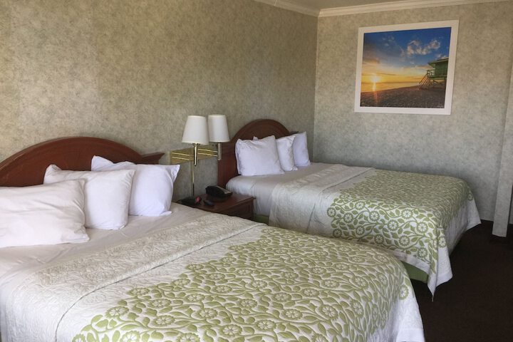 2 Queen Beds (7 of 7)