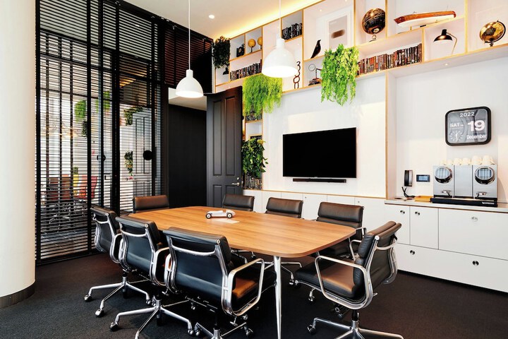 Meeting facility
