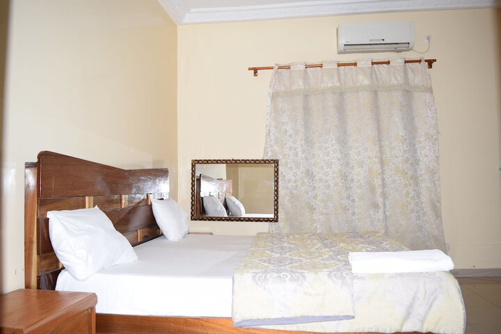 Room 3 of 17