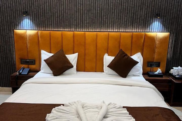 Room 2 of 18