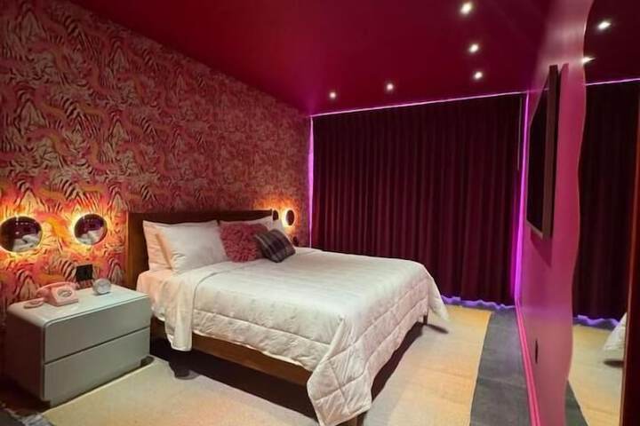 Room 4 of 10