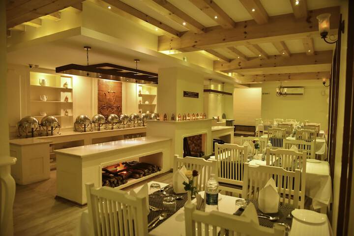 Dining 24 of 38