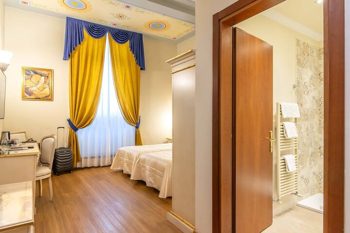 Room 46 of 102