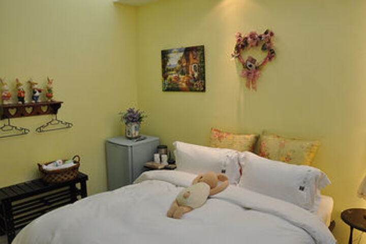 Room 5 of 11