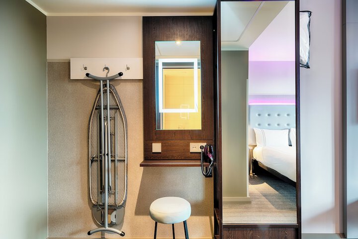 Room 12 of 31
