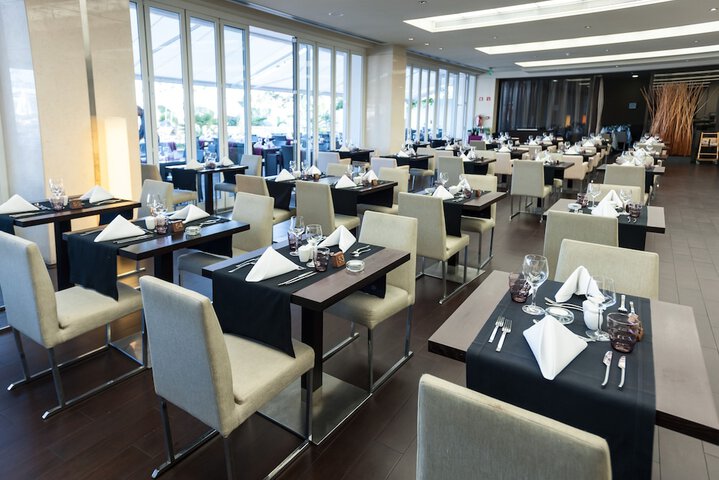 Dining 45 of 63