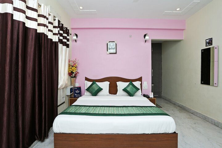 Room 12 of 16