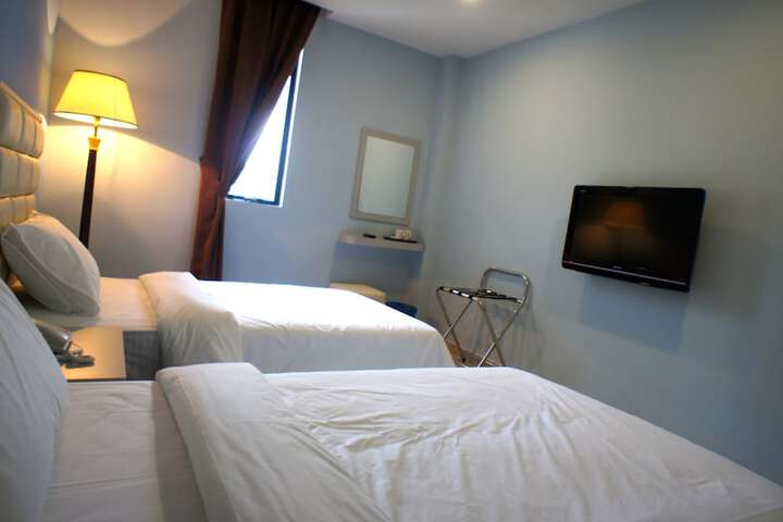 Room 12 of 37