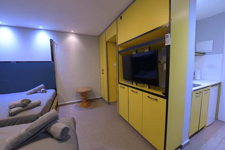 Room 28 of 47