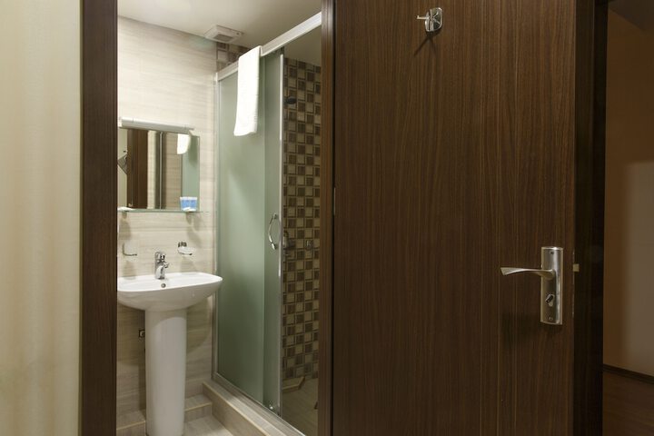 Room 33 of 53