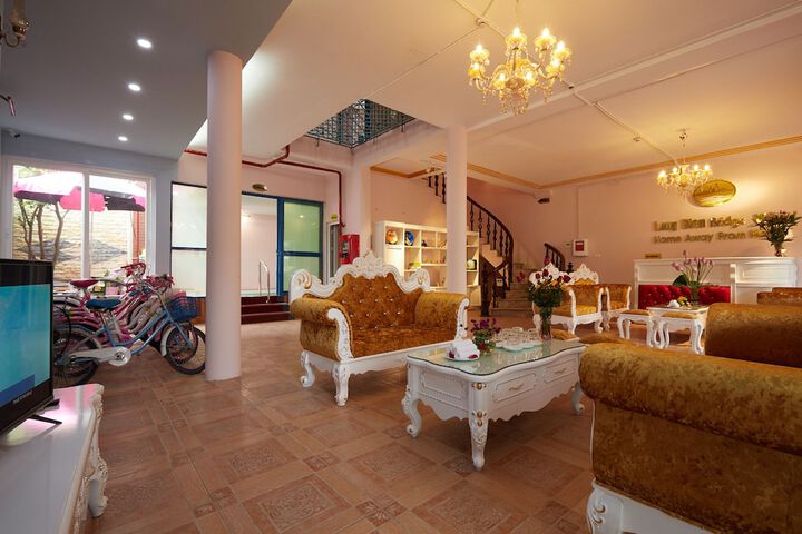 Hotel Interior 4 of 37