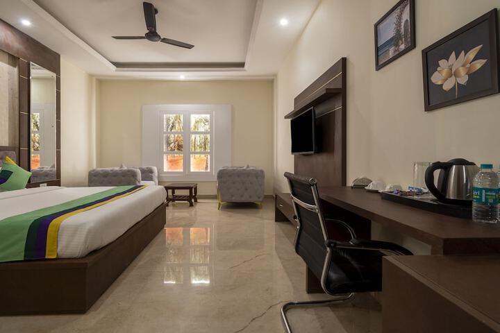 Room 10 of 48