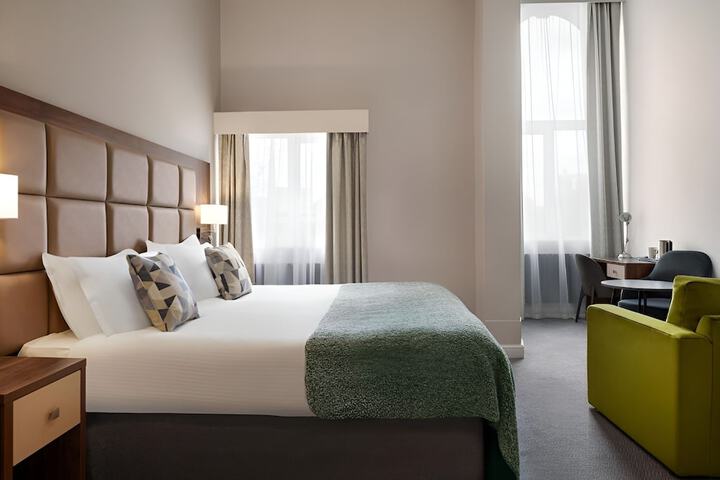 Room 42 of 105