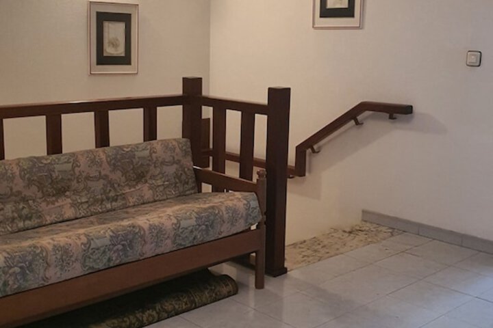 Room 5 of 10