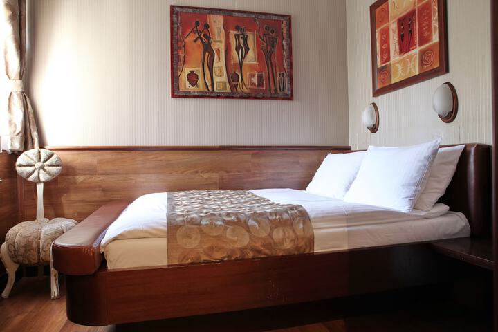 Room 15 of 53