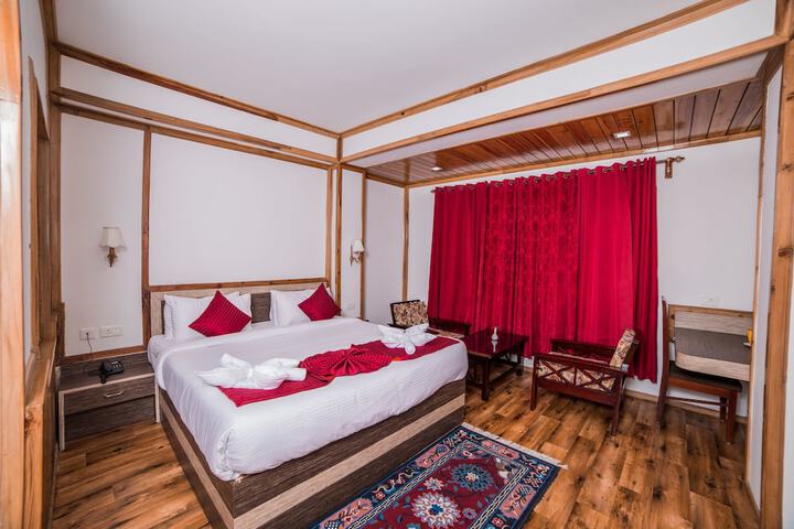 Room 9 of 28