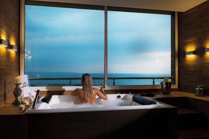 Room 40 of 105