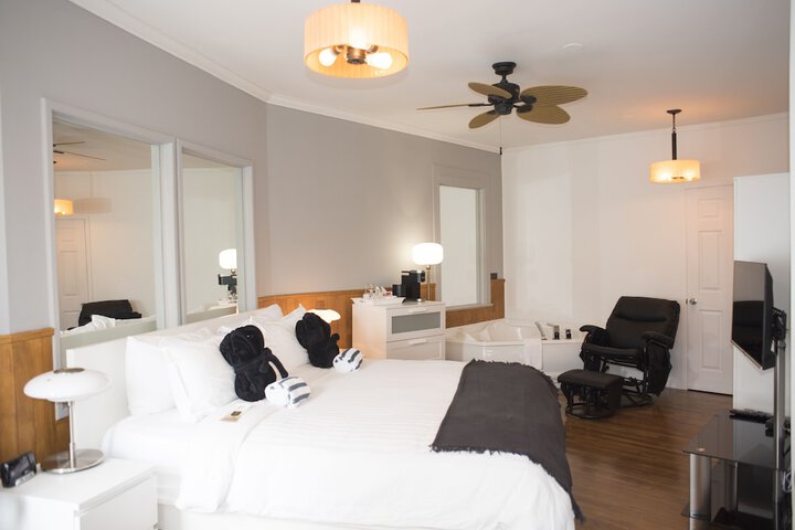 Suite King Size Bed (5 of 12)