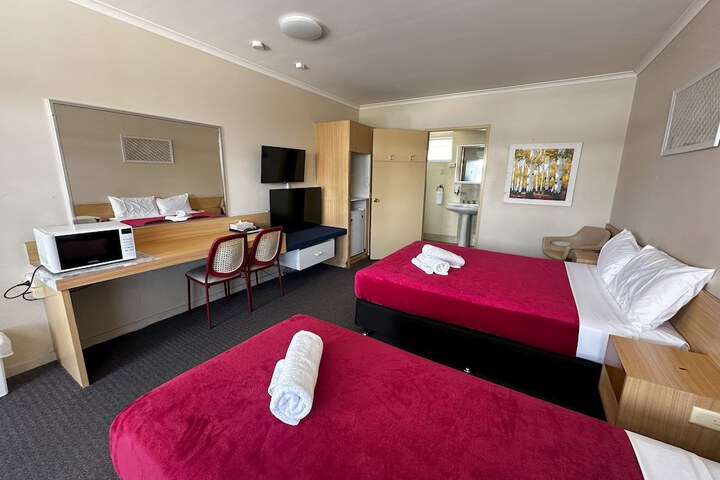 Room 27 of 75