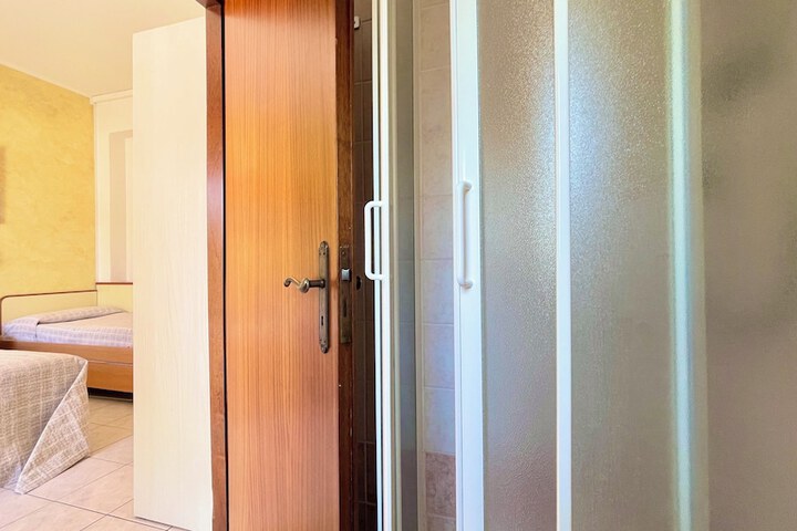 Room 66 of 87