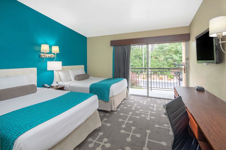 2 Double Beds (1 of 6)