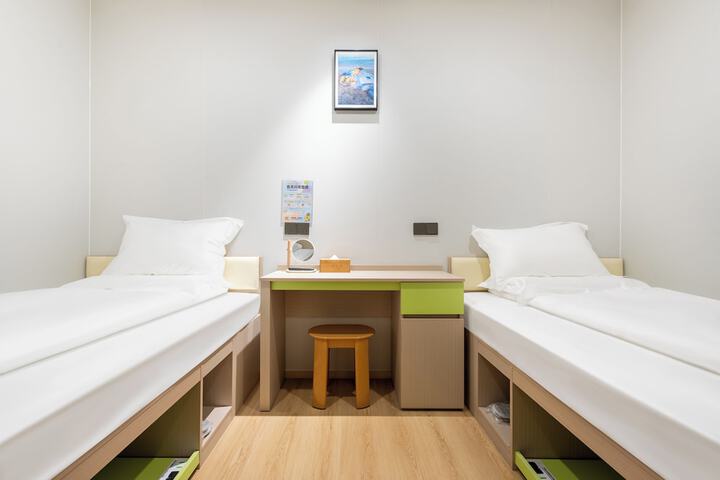 Room 10 of 43