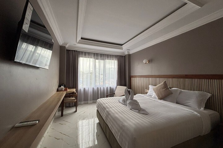 Room 5 of 14
