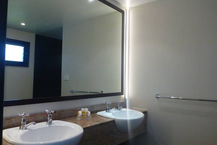 Room 14 of 42