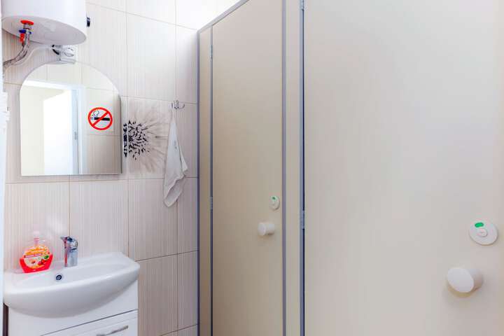 Room 6 of 16