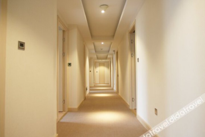 Junyi Hotel (Wenyou Road and Food Street)