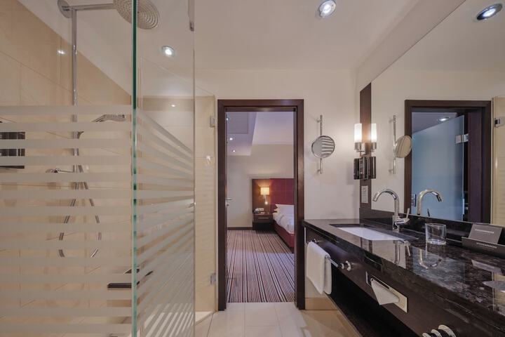 Room 16 of 65