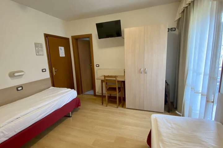 Room 17 of 148