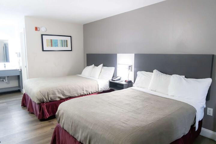 2 Double Beds (11 of 11)