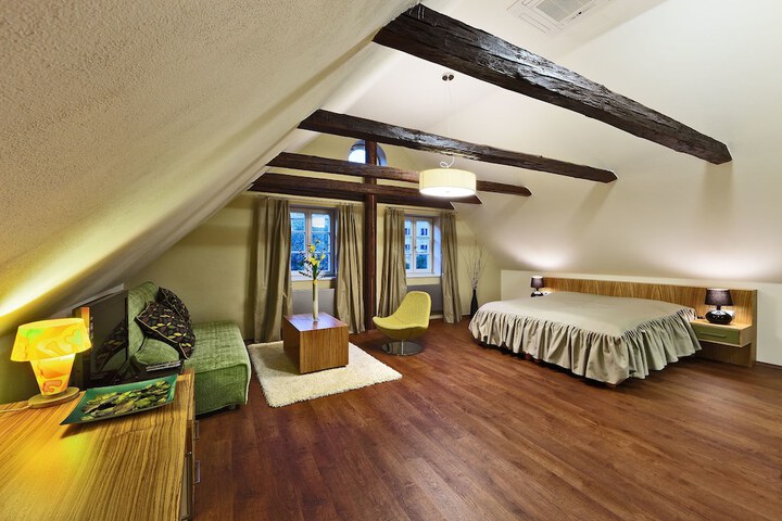 Room 16 of 39