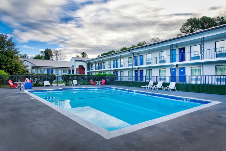 Hotel Pool