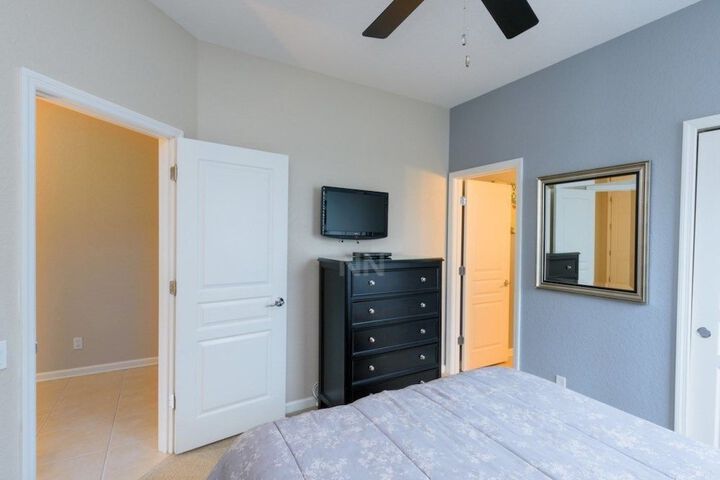 Room 7 of 33