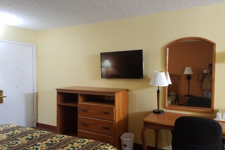 Room 9 of 27