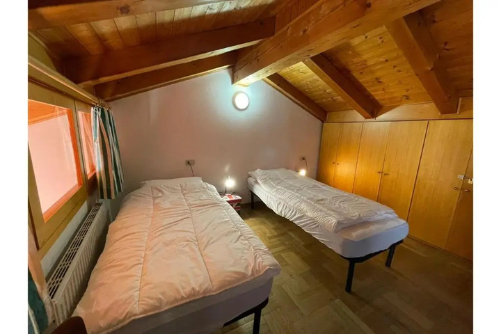 Room 4 of 16