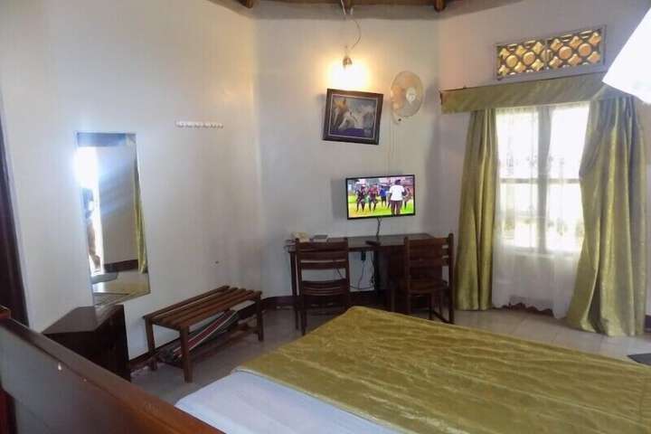 Room 9 of 38