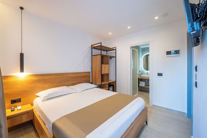 Room 14 of 74