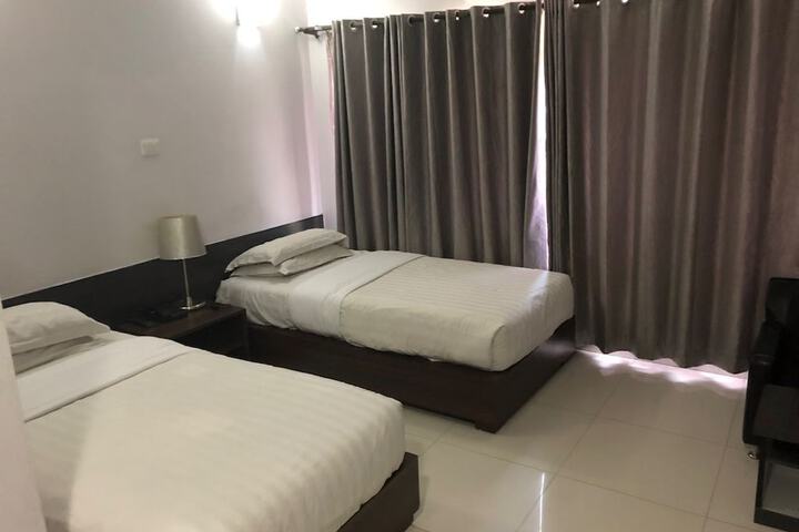Room 4 of 20