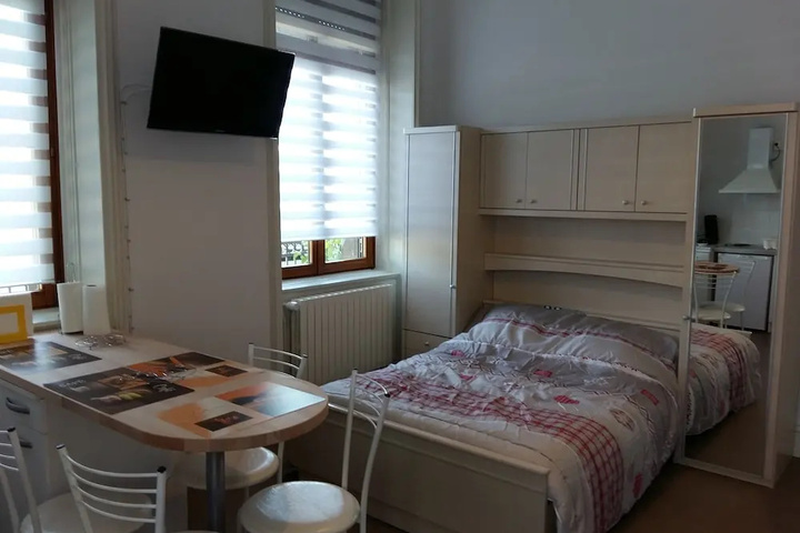 Room 4 of 11