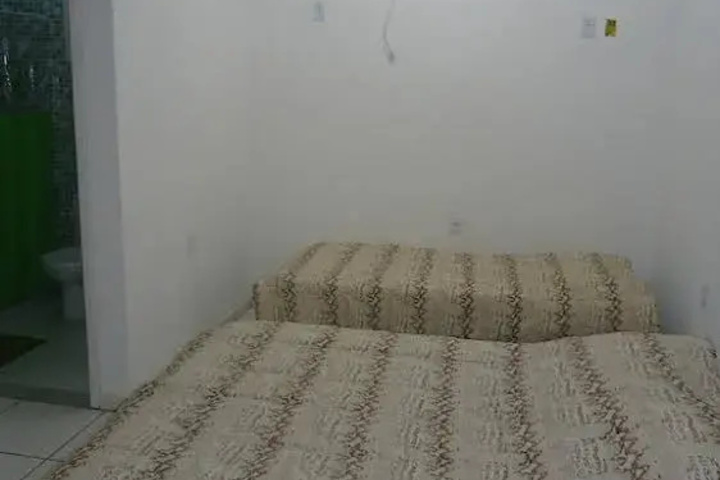 Room 6 of 13