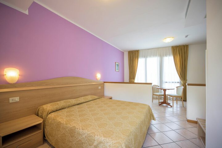 Room 8 of 41