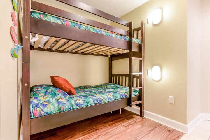 Room 3 of 308