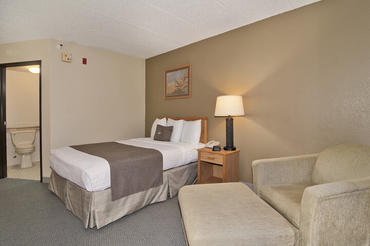 Queen Bed Accessible (5 of 11)
